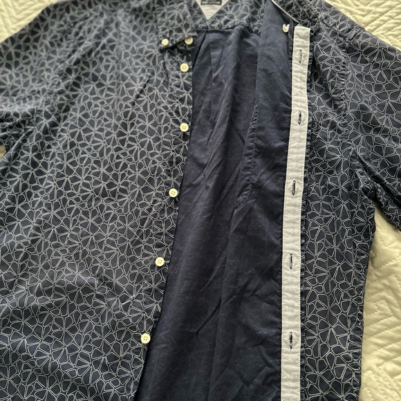 Tommy Hilfiger Men’s 100% Cotton Navy Geometric Shirt | Modern Fit Casual Style - Picture 5 of 10